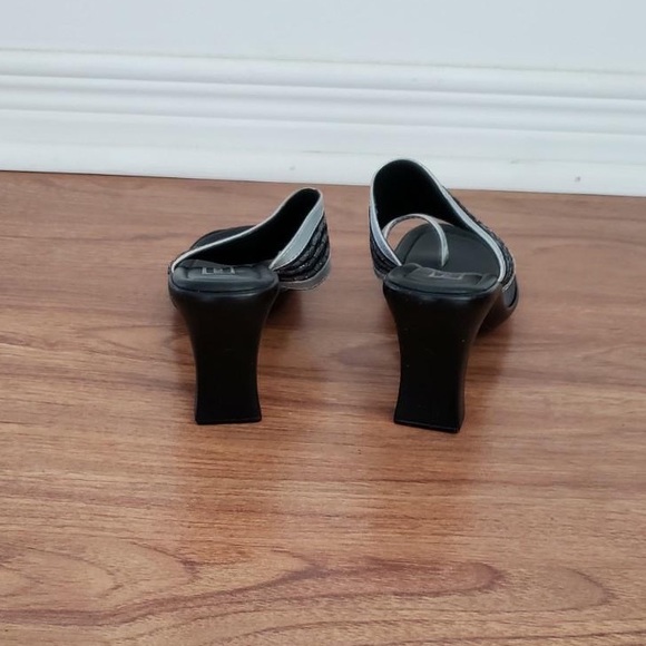 Toe loop sandals with heels - Picture 4 of 5
